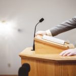 El uso político del púlpito: Lección a la Iglesia del debate uso político del púlpito