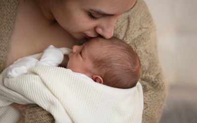 Soñar con amamantar bebés: Mensaje espiritual que llama a servir